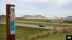 FILE - A Microsoft data center on Sept. 5, 2023, in West Des Moines, Iowa. Artificial intelligence systems like ChatGPT could soon run out of what keeps making them smarter. (AP Photo/Charlie Neibergall, File)
