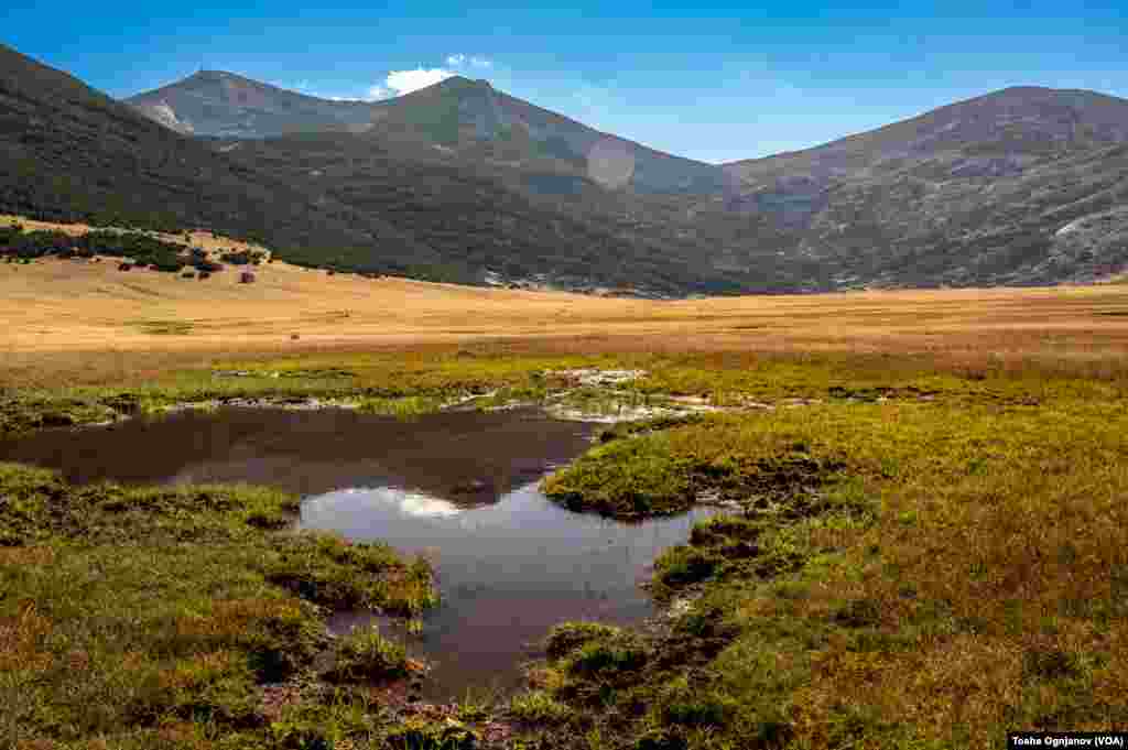 Солунска глава, 2.540 метри надморска висина. Врв од кој се гледа речиси целата држава, но и загадувањето надвиснато над скопската котлина