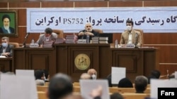 قوه قضائیه جمهوری اسلامی در سه ماه اخیر روند رسیدگی به این پرونده را شدت بخشیده بود اما خانواده‌های قربانیان از مدتی به اعتراض پیش جلسه را ترک کردند. 