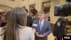 Član Predsjedništva BiH Željko Komšić tokom razgovora sa novinarkom Glasa Amerike Tanjom Gatarić.