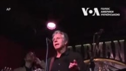 Блінкен зіграв на гітарі та заспівав в барі в Києві. Відео