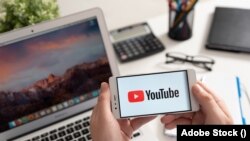 سخنگوی وزارت اطلاعات و فرهنگ حکومت طالبان با بیان اینکه از تعداد زنان یوتیوبر فعال در افغانستان اطلاعی ندارد، گفت که از حداقل یکهزار شبکه‌ای فعال یوتیوب در کشور، ۲۵۰ شبکه مجوز فعالیت را دریافت کرده اند.