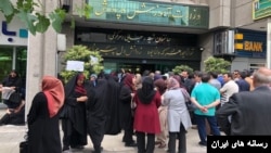 تجمع اعتراضی تعدادی از معلمان برای پیگیری مطالبات صنفی ( آرشیو)