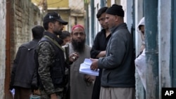 په پاکستان کې چارواکي وایي شاوخوا دوه میلیون افغانان په ده هېواد کې اوسېږي