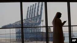 资料照：一名阿联酋官员参加哈利法港一期建筑工程的开幕式。