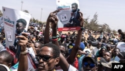 Pour certains psychologues sénégalais, la succession de crises a alimenté une "perte de sens" au sein d'une grande partie des moins de 25 ans, qui représentent 60% de la population.