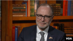 "Українці воюють за нашу свободу, незалежність, суверенітет, воюють проти імперіалістичної диктатури", – говорить міністр оборони Латвії. Фото: Андріс Спрудс, міністр оборони Латвії, Голос Америки 