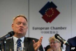 中國歐盟商會主席彥辭（Jens Eskelund）在北京舉行的歐洲企業在華商業信心調查記者會上發表講話。 （2023年月21日）