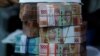 Uang kertas rupiah terlihat di money changer di Jakarta, 14 Oktober 2022. (Foto: REUTERS/Willy Kurniawan)