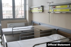 Obnovljene bolničke sobe na Odeljenju za pulmologiju Instituta za zdravstvenu zaštitu majke i deteta Srbije koje je renovirano zahvaljujući donaciji od 412.000 dolara Programa humanitarne podrške Evropske komande SAD, u Beogradu, 9. marta 2023. (Foto: Fonet/Milica Vučković)