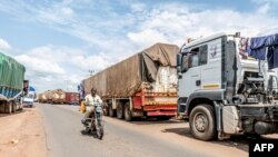 Le seul point de passage autorisé entre le Bénin et le Niger est le passage terrestre du pont de Malanville, ouvert côté béninois mais fermé côté nigérien.