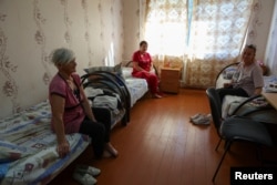 乌克兰军队攻击下，俄罗斯别尔哥罗德（Belgorod）地区的村民撤离他们的家园来到临时避难点居住。（2024年8月12日）