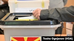 Според аналитичарите, домашните политичари сакаат да ги држат конците вечно. Фото: Парламентарни избори и Претседателски избори втор круг, 8ми мај, 2024