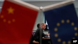 中國歐盟商會主席彥辭（Jens Eskelund）在北京舉行的歐洲企業在華商業信心調查發布會上發表講話。 （2023年月21日）