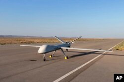 Drone Mohajer-10 di lokasi yang dirahasiakan di Iran. (Foto: via AP)