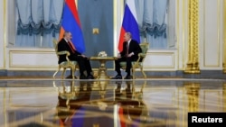 Հայաստանի վարչապետ Նիկոլ Փաշինյանը մայիսի 8-ին աշխատանքային այցով Մոսկվայում էր, ուր կայացավ նրա հանդիպումը Ռուսատանի նախագահ Վլադիմիր Պուտինի հետ: