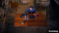 Estrenado en mayo, el documental "Una tarea peligrosa: descubriendo la corrupción en la Venezuela de Maduro" analiza los riesgos que corren los periodistas para investigar la corrupción de alto nivel. [FRONTLINE / Armando.info]