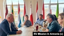 ՀՀ-ում ԵՄ առաքելության ղեկավար Մարկուս Ռիտերը ԵՄՄԱ կենտրոնակայանում հանդիպում է սենատոր Գարի Փիթերսին ու դեսպան Քրիստինա Քվինին, Երևան, ՀՀ, 23.09.23