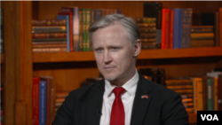 Безпрецедентна кількість ракет, якими Росія обстрілює Україну виснажила засоби ППО в Україні та Україна потребує на термінову допомогу від Заходу, – латвійський парламентар. Фото: голова комітету закордонних справ парламенту Латвії Ріхардс Колс, Голос Америки 