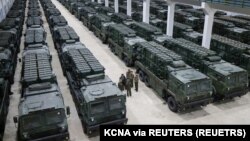 Північнокорейський лідер любить позувати перед камерами на тлі виробництва ракетних комплексів. Одне з таких останніх фото було зроблено у травні 2024-го