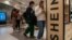 美國紐約時報廣場Forever 21店內販售的中國便宜服飾品牌Shein。 （2023年11月10日）