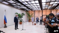 El canciller ruso Sergei Lavrov se reúne con los medios en La Habana el 20 de abril de 2023. [Foto: AFP]