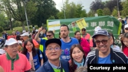 世界衛生組織總幹事譚德塞博士(右1）與台灣聯合國協進會WHO宣達團成員曾琮凱（右3）等人在日內瓦世衛大會“為健康而走”活動合照。（2023年5月21日，曾琮凱提供)