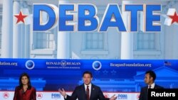 S lijeva na desno: bivša guvernerka Južne Karoline Nikki Haley, guverner Floride Ron DeSantis, biotech poduzetnik Vivek Ramaswami, tokom debate u Kaliforniji, 27. 9. 2023. / Reuters