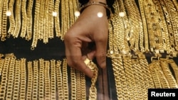 ရွှေဆွဲကြုးများ 