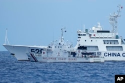 2023年4月23日，一艘中國海警船在南中國海有爭議海域攔截菲律賓的海岸警衛隊巡邏船，險些造成撞船事故。