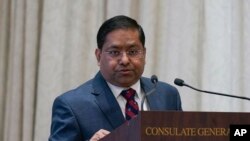 རྒྱ་གར་གྱི་ཕྱི་སྲིད་ལྷན་ཁང་གི་མགྲིན་ཚབ་པ་རན་དྷིར་ཇཱེ་ཡེ་སི་ཝལ་