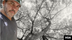 Daniel Sarchiolo, designer, paisagista, designer de interiores e estudante de arquitetura.