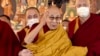 Dalai Lama menerima doa panjang umur. (Foto: VOA)