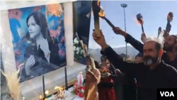 امجد امینی و مزار دخترش مهسا امینی ـ آرشیو