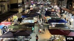 旺角花園街夜市人流稀疏。(美國之音湯惠芸)