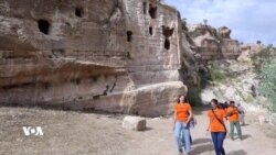 Şûnwarên li Duhokê Benda Hatina Gerokan In