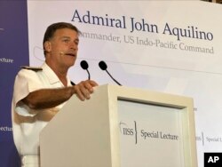 Arhiva - Admiral Džon Akilino govori u Singapuru, 16. marta 2023.