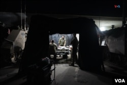 Miembros de las Fuerzas de Defensa de Israel se reúnen en el kibutz Be'eri, el miércoles 11 de octubre de 2023. [Fotografía: Ernesto Alejandro]