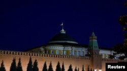 ARCHIVO - Vista del palacio del Senado, desde la Plaza Roja en el Kremlin en Moscú, Rusia.