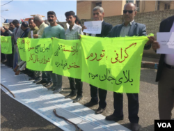 تجمع بازنشستگان تأمین اجتماعی مقابل فرمانداری شوش؛ خوزستان؛ چهارشنبه ۲ فروردین ۱۴۰۲