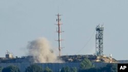 Dim uzdiže iznad pozicije izraelske vojske koju je pogodio Hamas na granici sa Libanom (Foto: AP/Hassan Ammar)