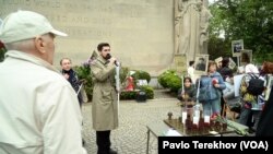 Ігор Кочан. президент "Російської молоді Америки" акцію "безсмертний полк у Нью-Йорку організовує з 2015 -го року. Раніше на акції він вдягав стилізовано під радянську військову форму з георгієвською стрічкою