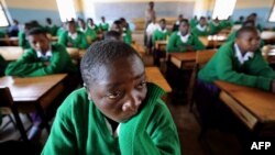 Wanafunzi wa shule ya secondari wilaya ya Kilolo iliyoko Kusini Magharibi mwa jiji la Dar es Salaam. Picha na AFP/ TONY KARUMBA