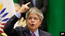 El presidente de Ecuador, Guillermo Lasso, habla mientras entrega un proyecto de ley con reformas económicas, tributarias y laborales, en Quito, Ecuador, el 24 de septiembre de 2021.