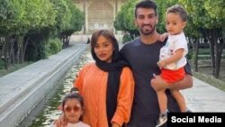 حسین ماهینی به همراه خانواده‌اش