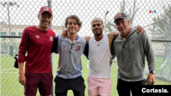 Carlos Colmenares (segundo de la izquierda) el fotógrafo venezolano que trabaja con el Inter de Miami.