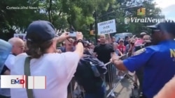 Residentes de Nueva York se manifiestan en contra de campamentos de migrantes