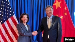 美国商务部长雷蒙多和中国商务部长王文涛5月25日在华盛顿举行会谈 （图片来源： Twitter@SecRaimondo）