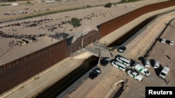 Biên giới Mỹ- Mexico. 