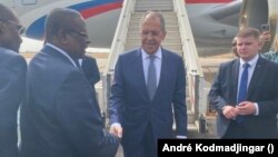 Rossiya Tashqi Ishlar vaziri Sergey Lavrov (markazda) Chadga tashrif buyurmoqda.